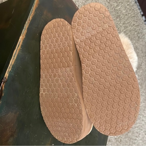 Steve Madden Women's Tan Fuzzy Slippers - Picture 3 of 3